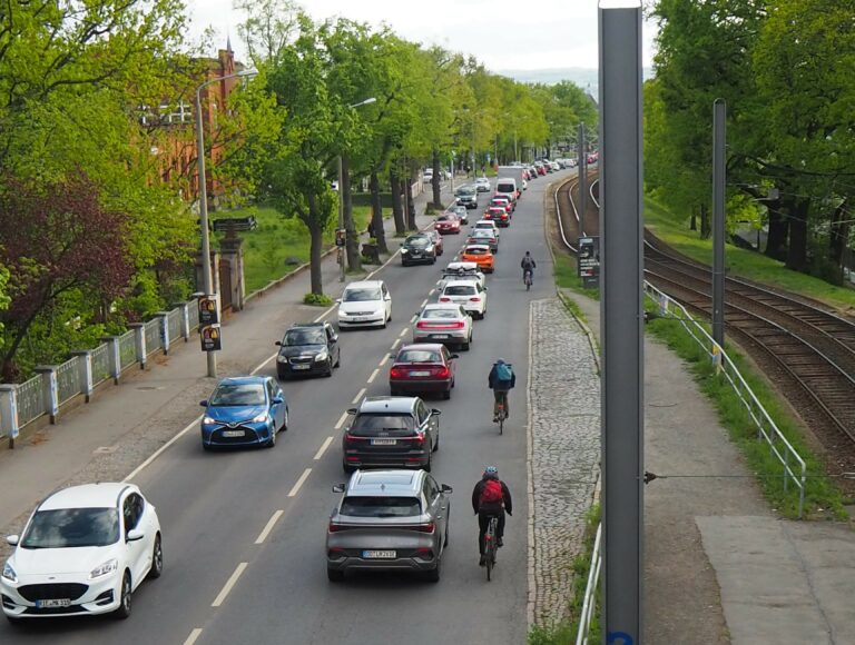 Mehr Radverkehrssicherheit auf der Königsbrücker Landstraße